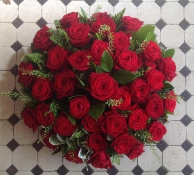 Posy of red roses